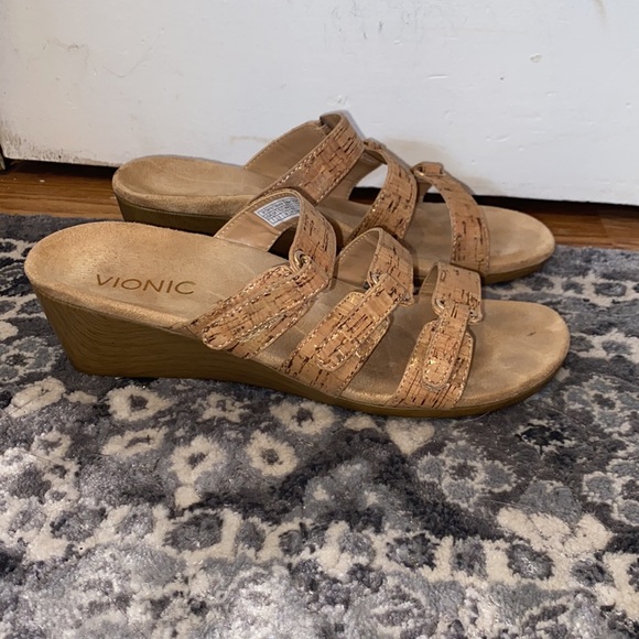 Vionic Dwyn ortho wedge heel sandals with 3 Velcro straps - Picture 1 of 10